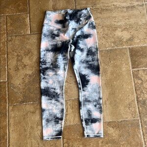 NEW Women’s Athleta Elation Ice Dye 7/8 Tie Dye Pink, Black, & Gray Leggings.